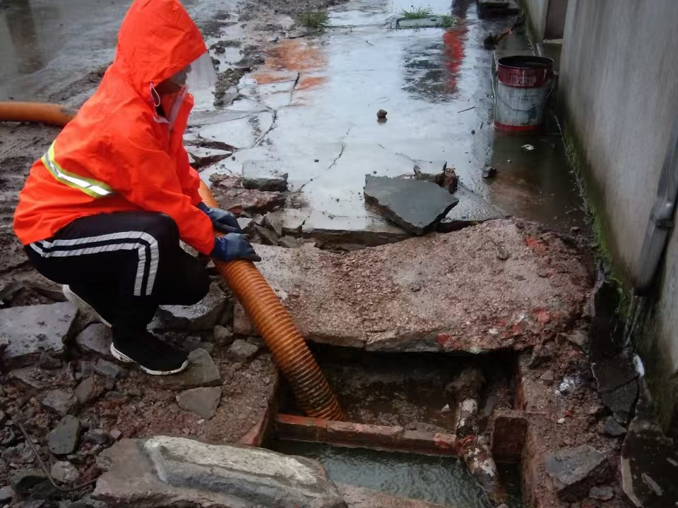 大朗镇专业清理污水池 炜誉市政以规范流程守护城市 “肠道”