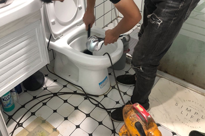 大朗镇马桶堵塞自己疏通还是找师傅?专业上门服务让你省时更省心